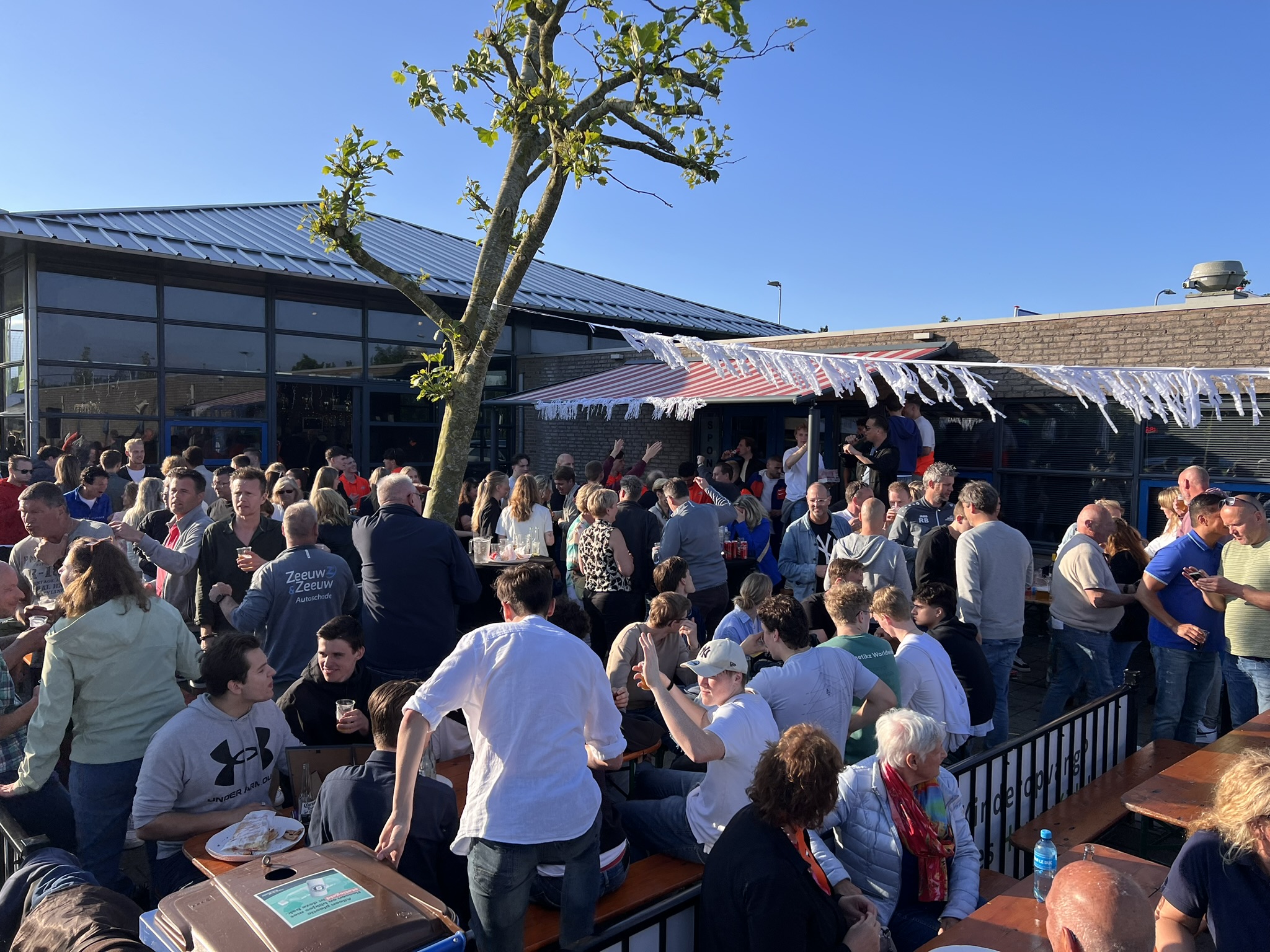 25 MEI :: MINI FOODTRUCK FESTIVAL